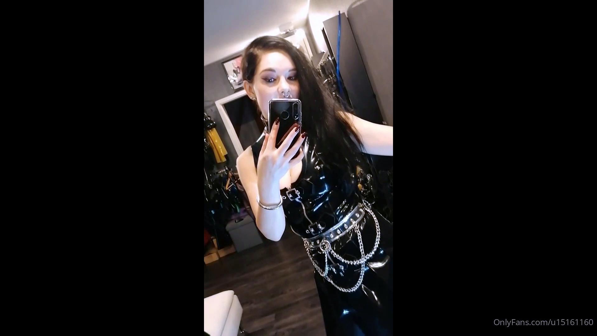 Amateur super hot brunette masturbating 3 mp4