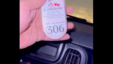 Hotwife tem primeira experiência BDSM com novinho pirocudo que esfolou seu cuzinho